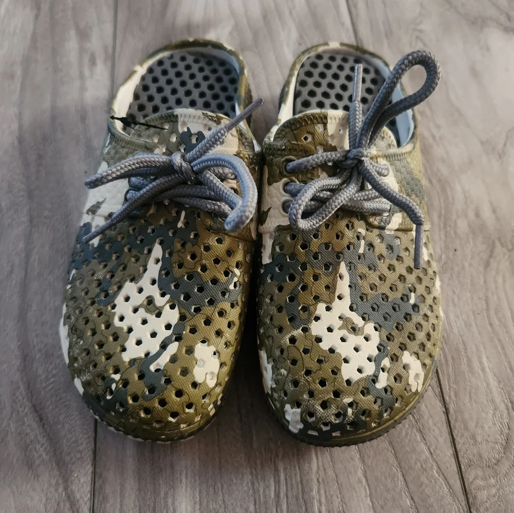 Nwt Cromer Camo Air Walk Clogs size 11/12